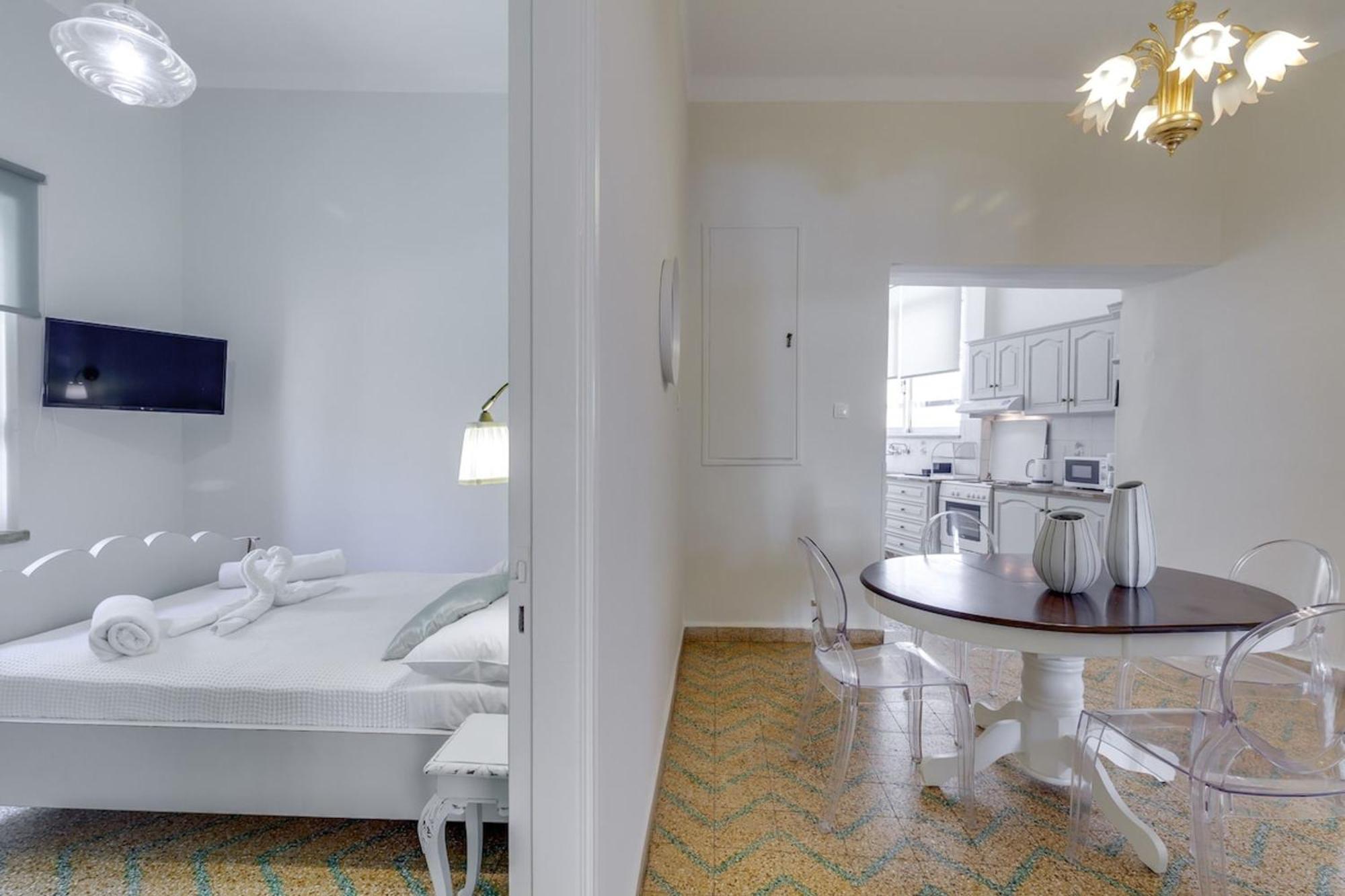 Samouil Apartment Steps From The Beach 하니아 외부 사진